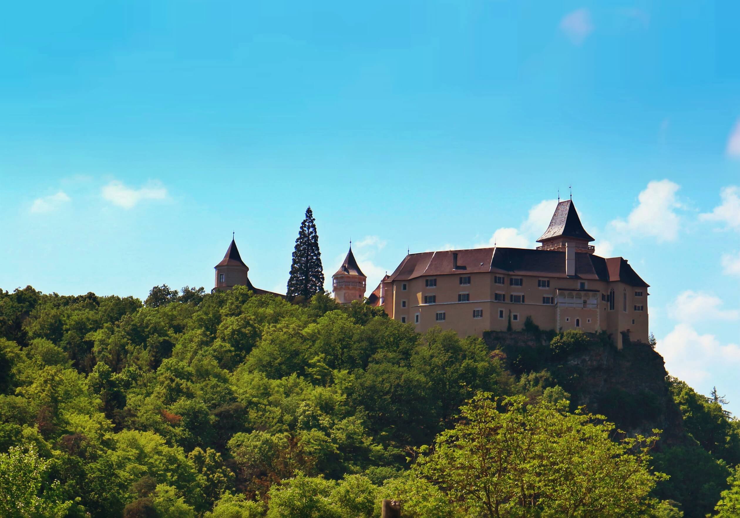 rosenburg castle cliff