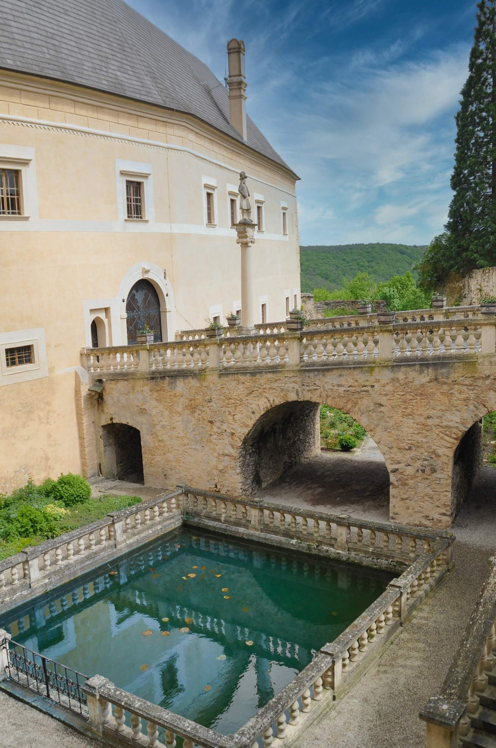 rosenburg-castle-fountain