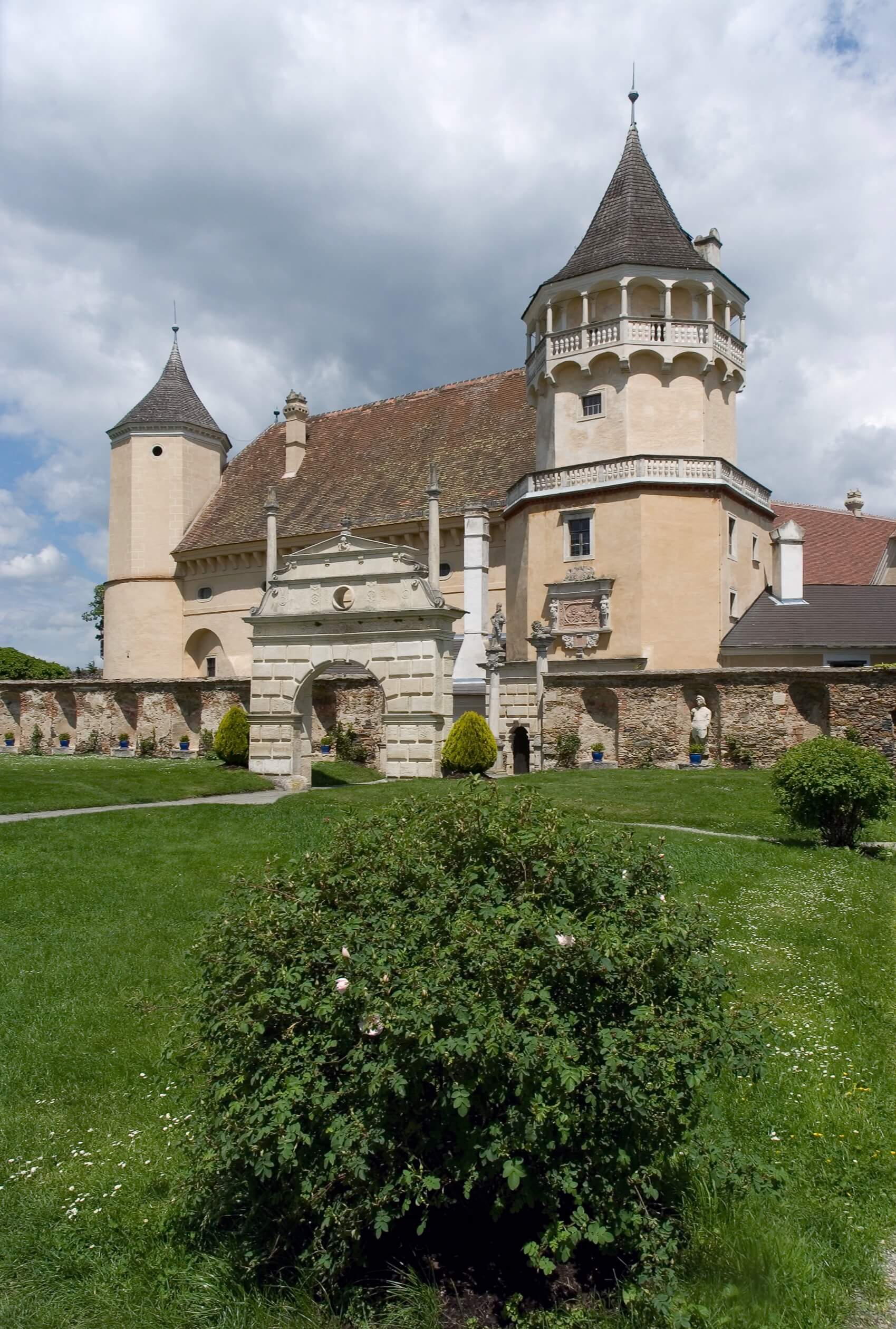 rosenburg-castle-gate