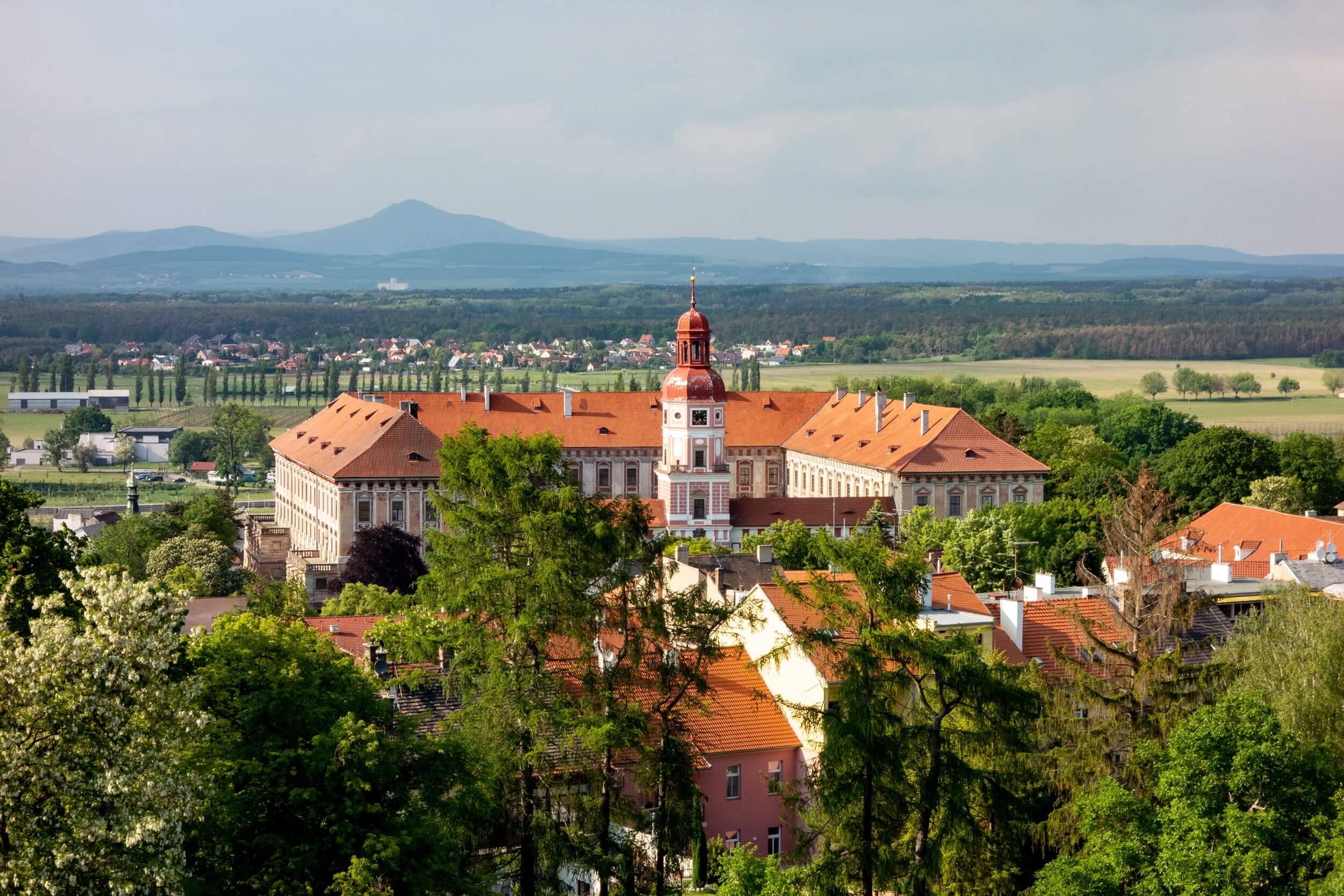 roudnice castle with mountain