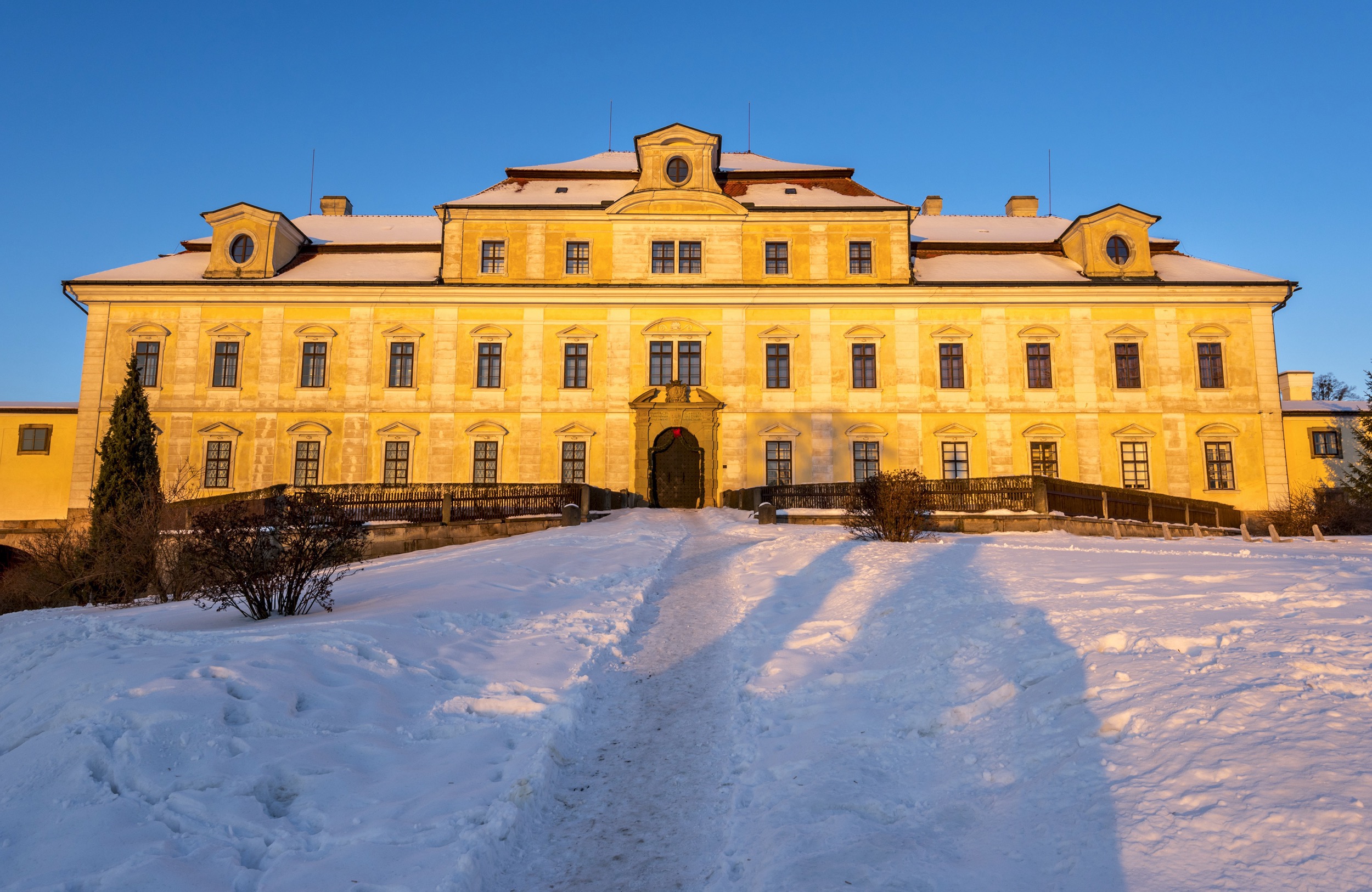 rychnov kolowrat castle outside winter