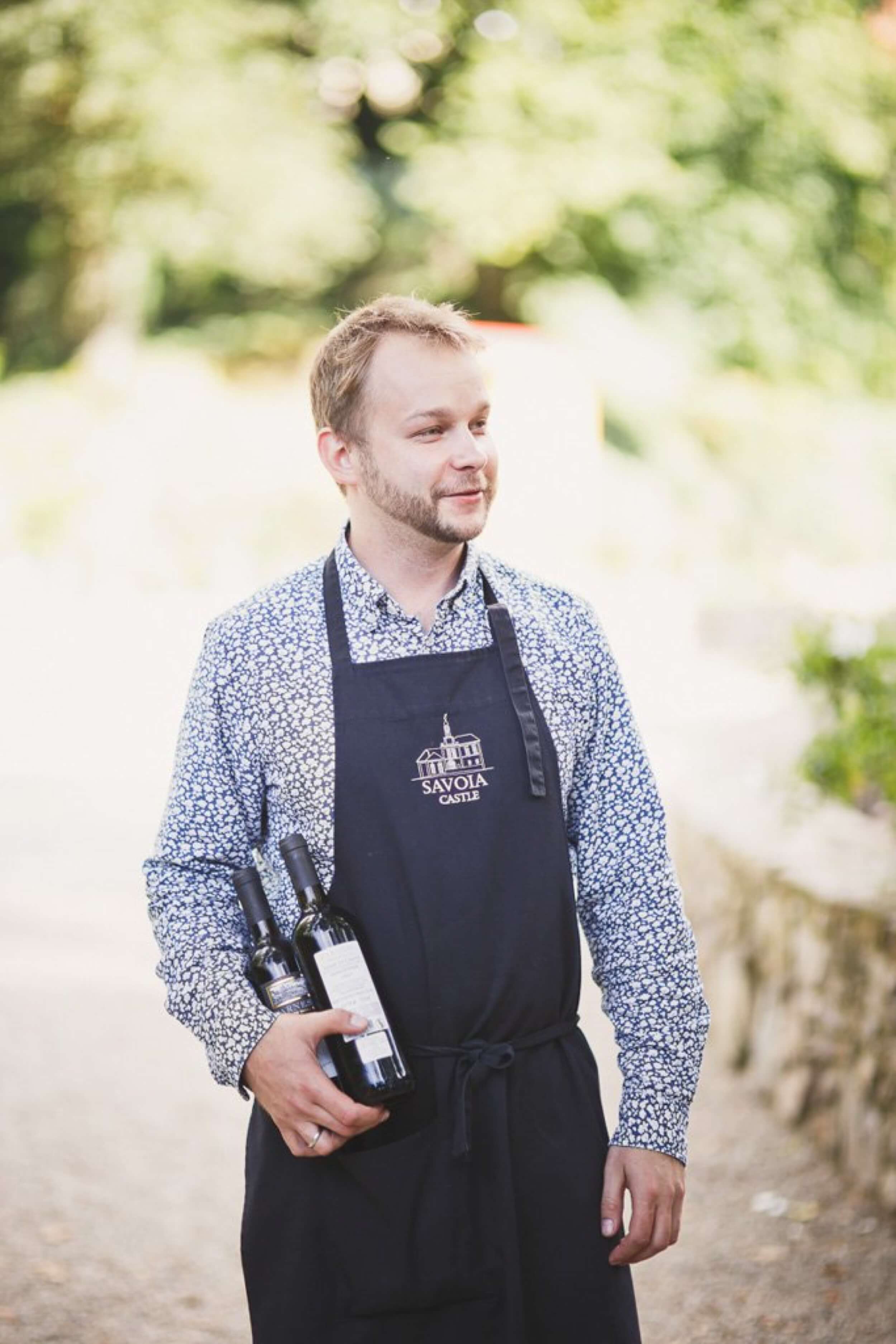 savoia-castle-wedding-waiter