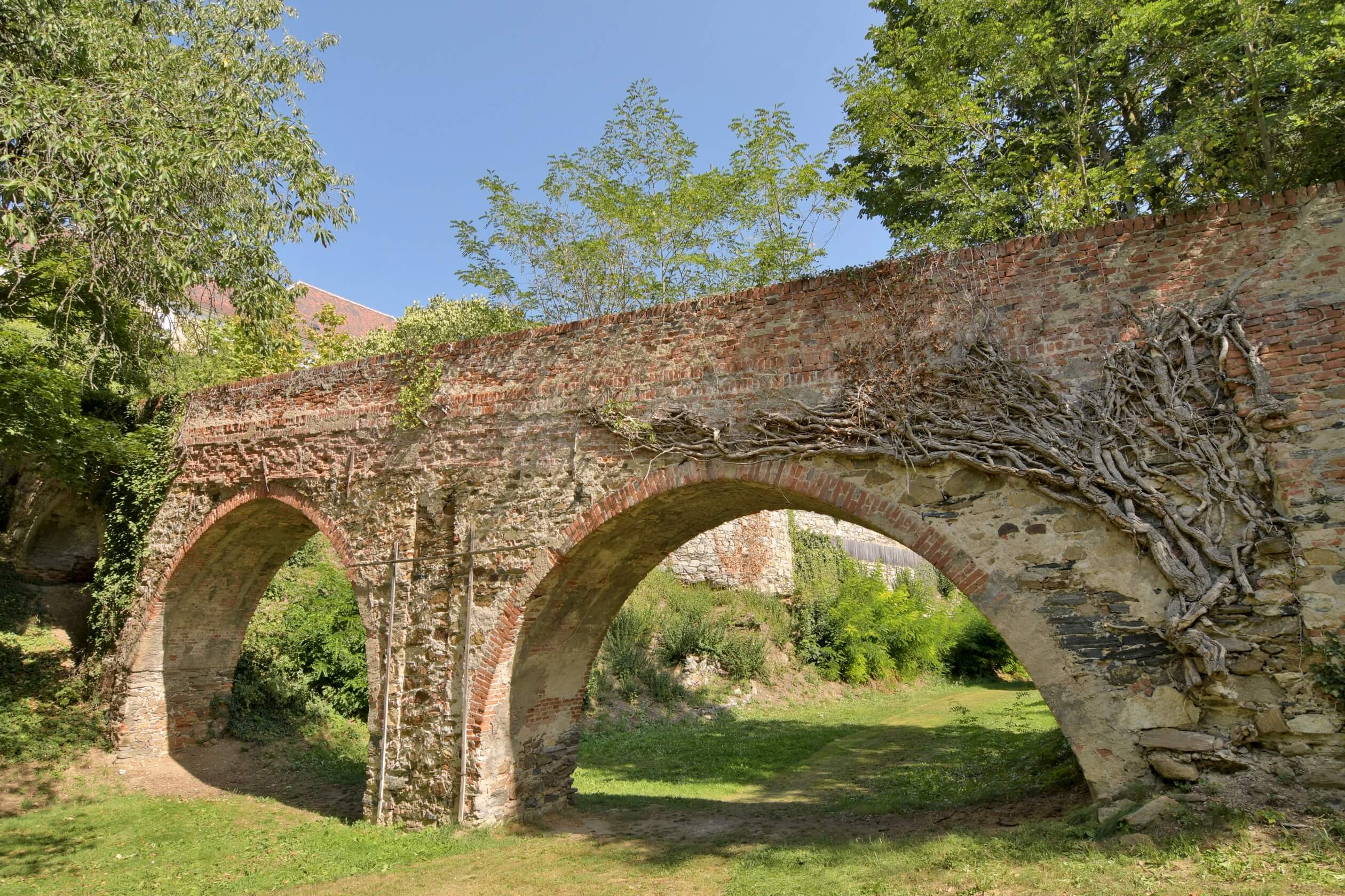 schloss drosendorf castle bridge