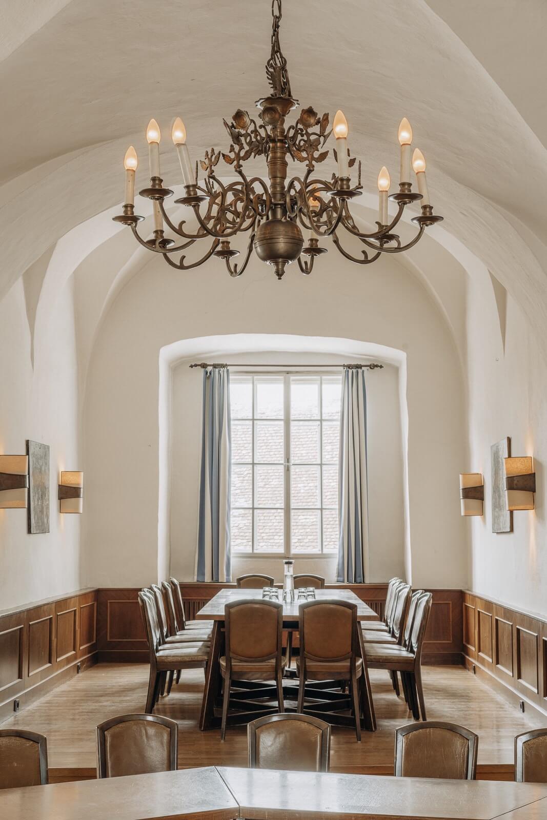 schloss-drosendorf-castle-conference-table