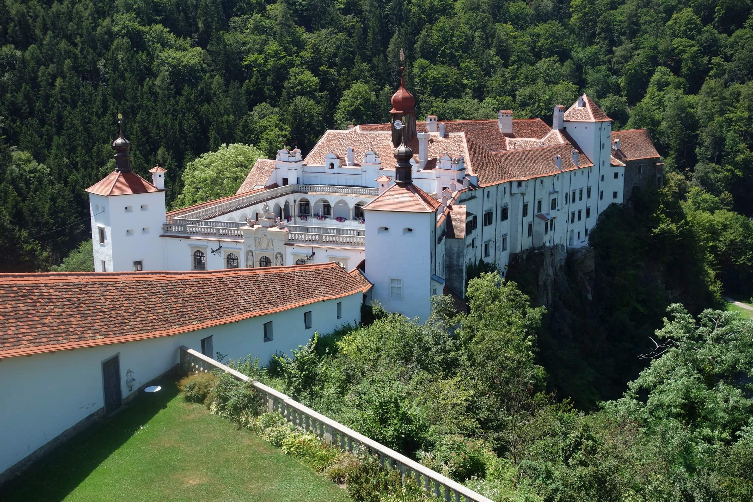 schloss-herberstein-frontal-ansicht