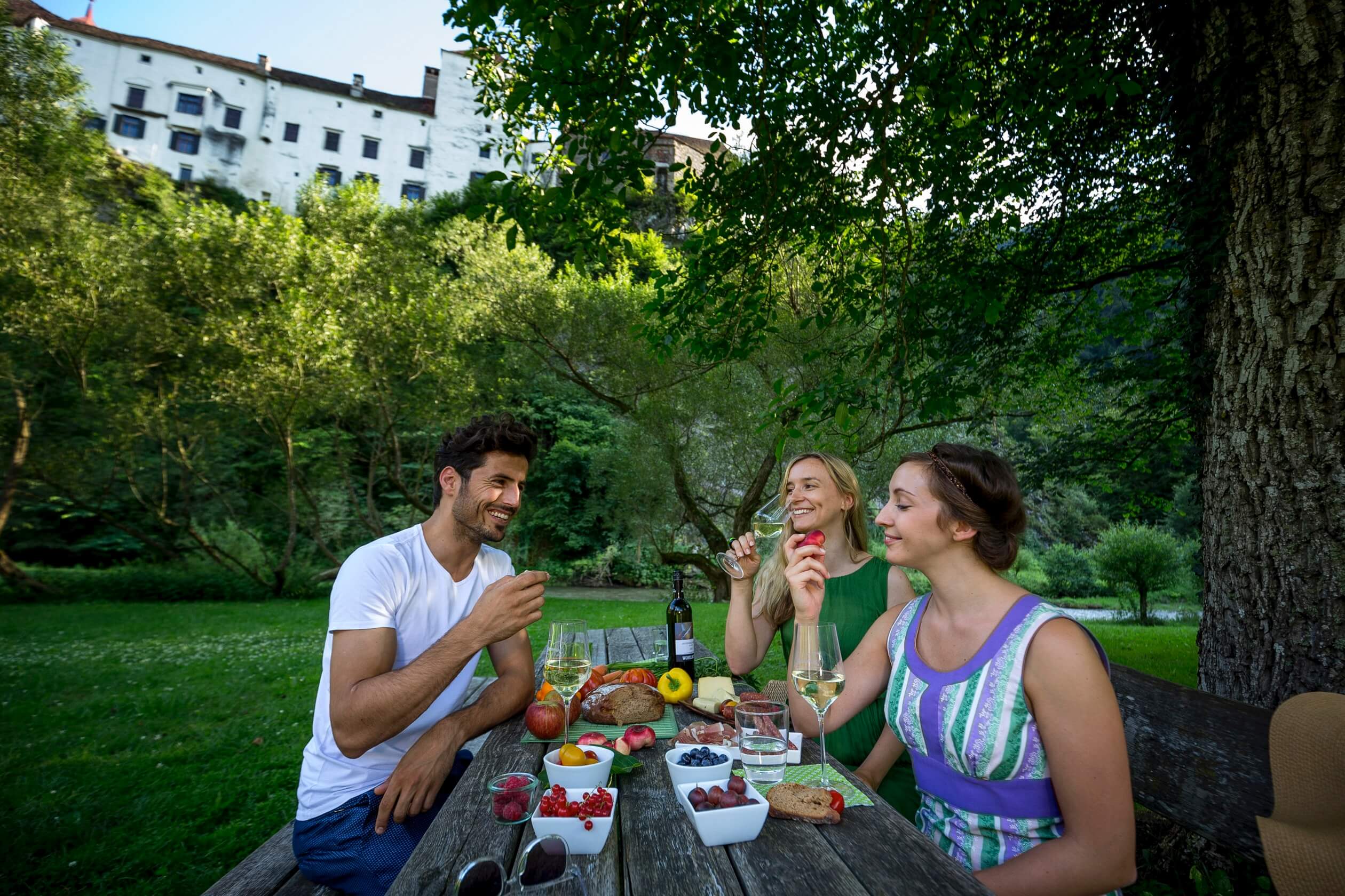 schloss-herberstein-lunch-steiermark-tourismus