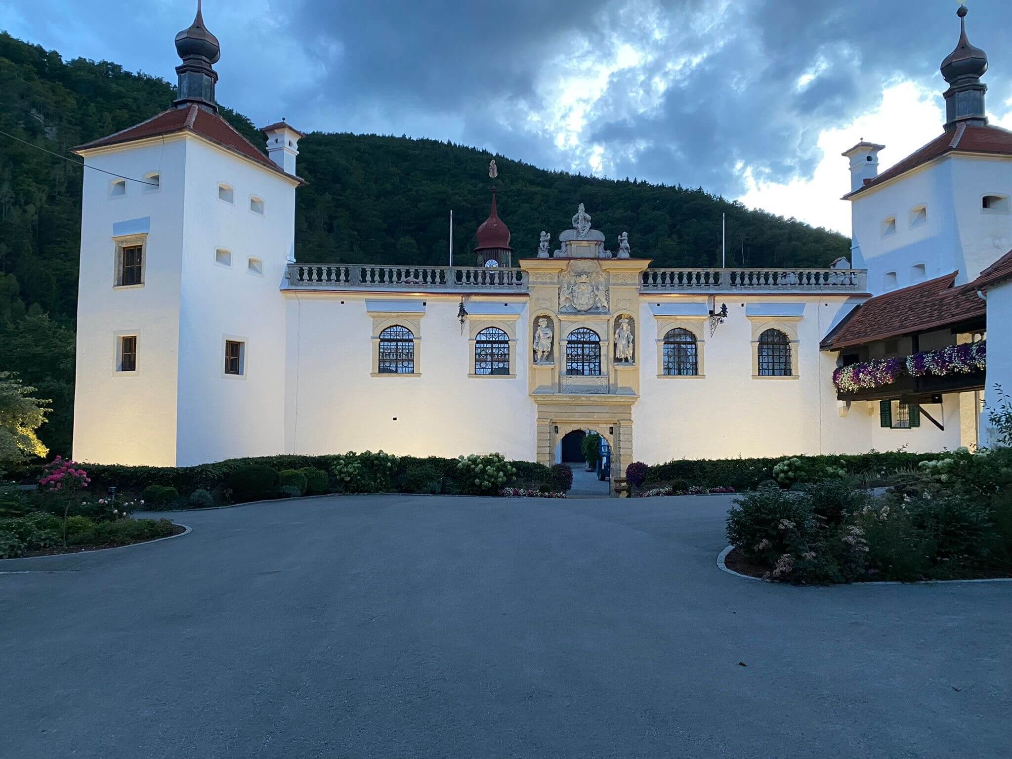 schloss-herberstein-tor