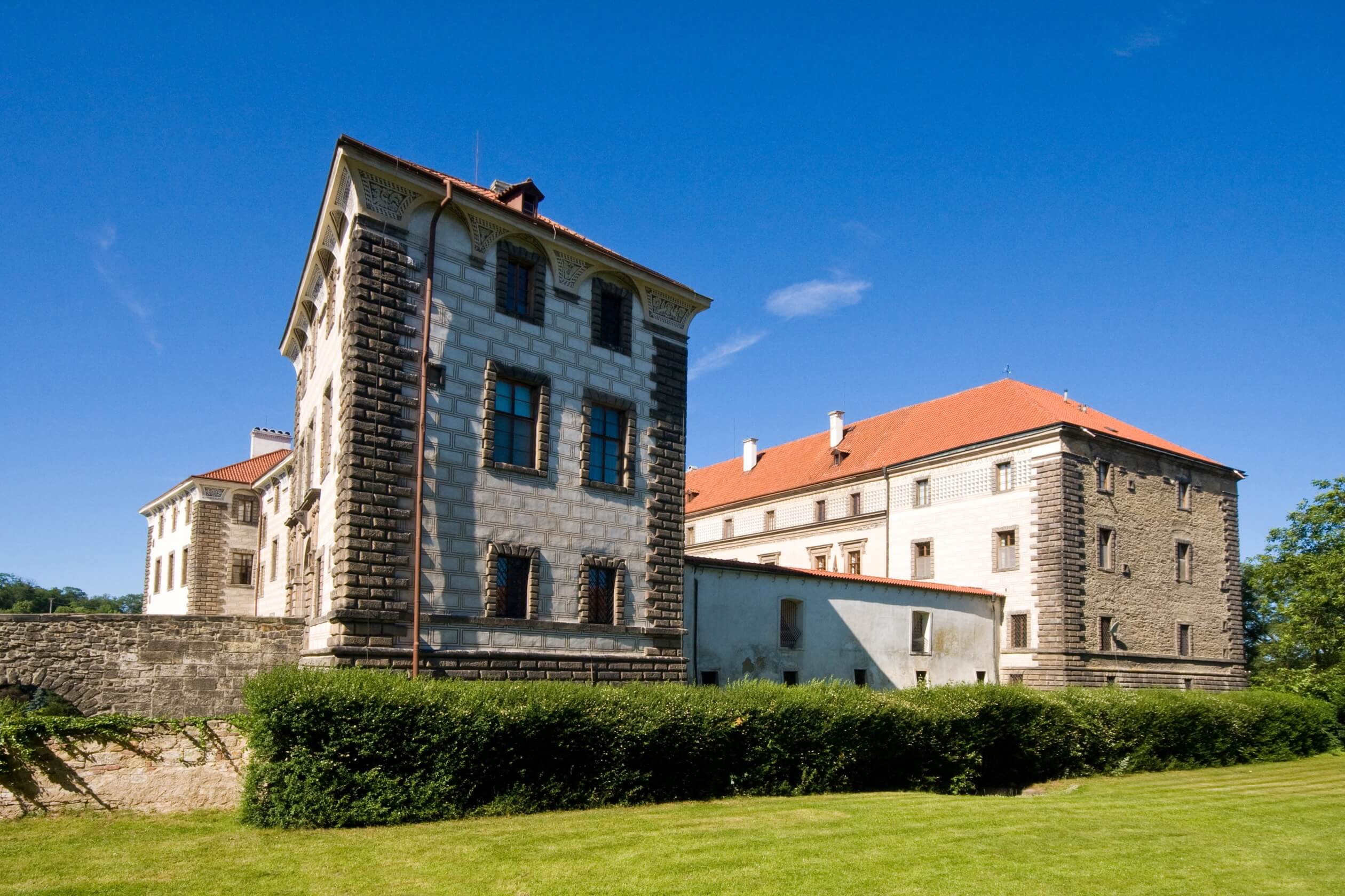 side view nelahozeves castle