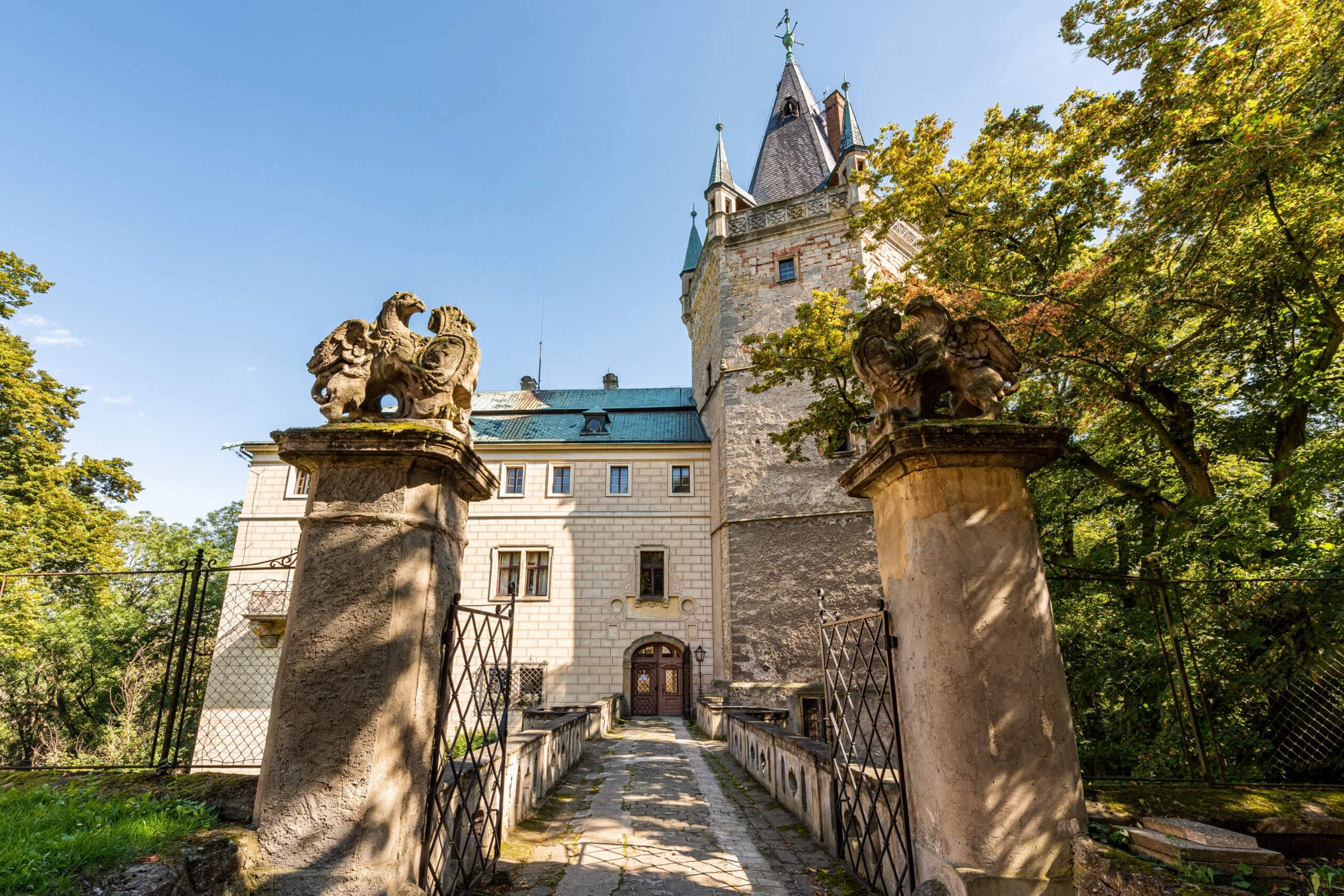 stranov castle czechia bridge gate