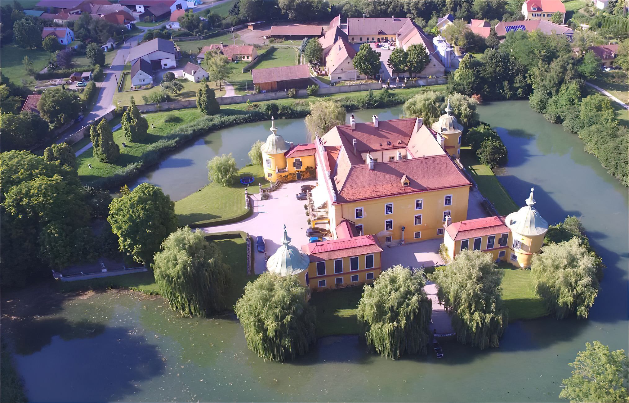 wasserburg castle drone shot