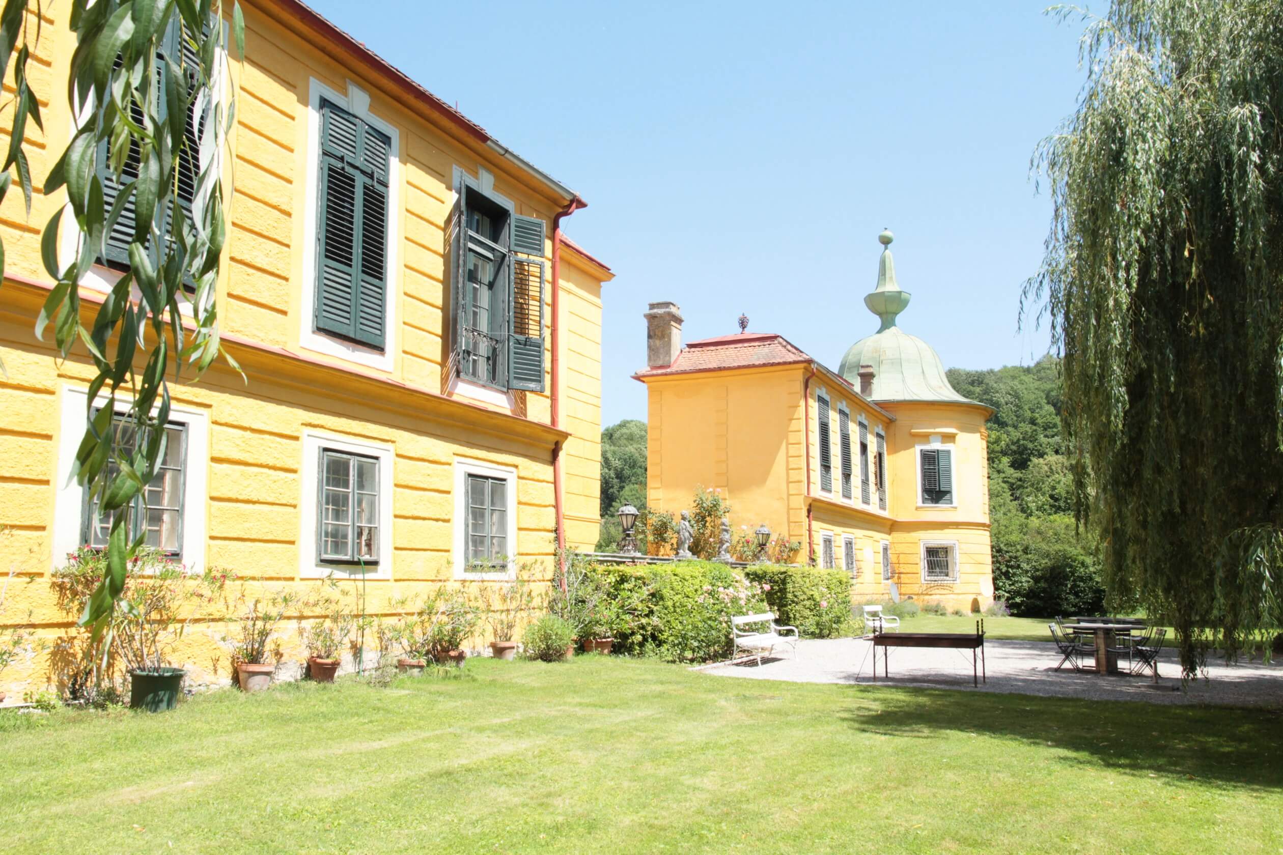 wasserburg castle sunny