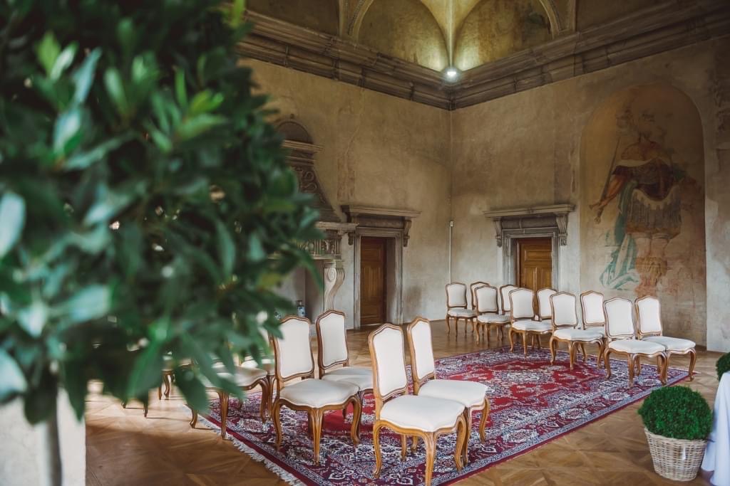 wedding chapel seating nelahozeves castle.png