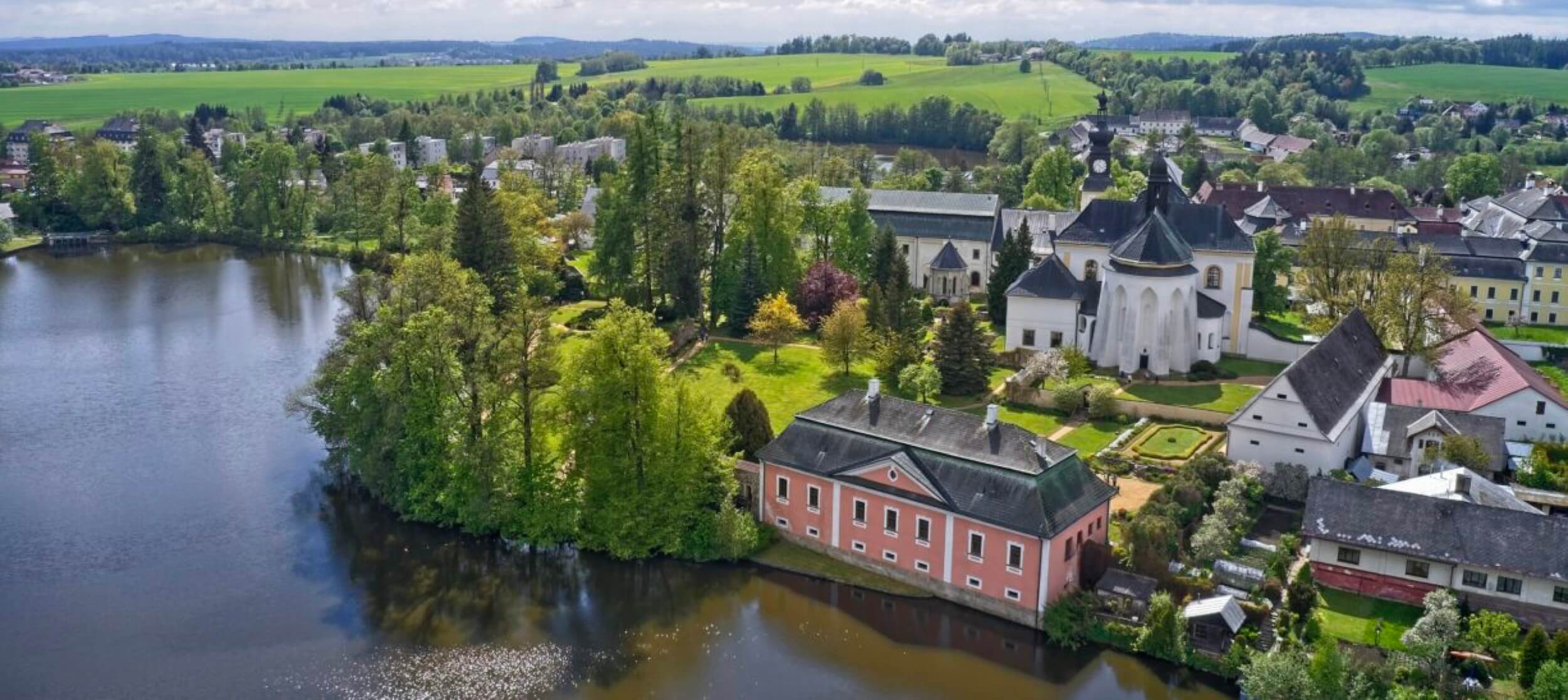 zdar nad sazavou castle lake