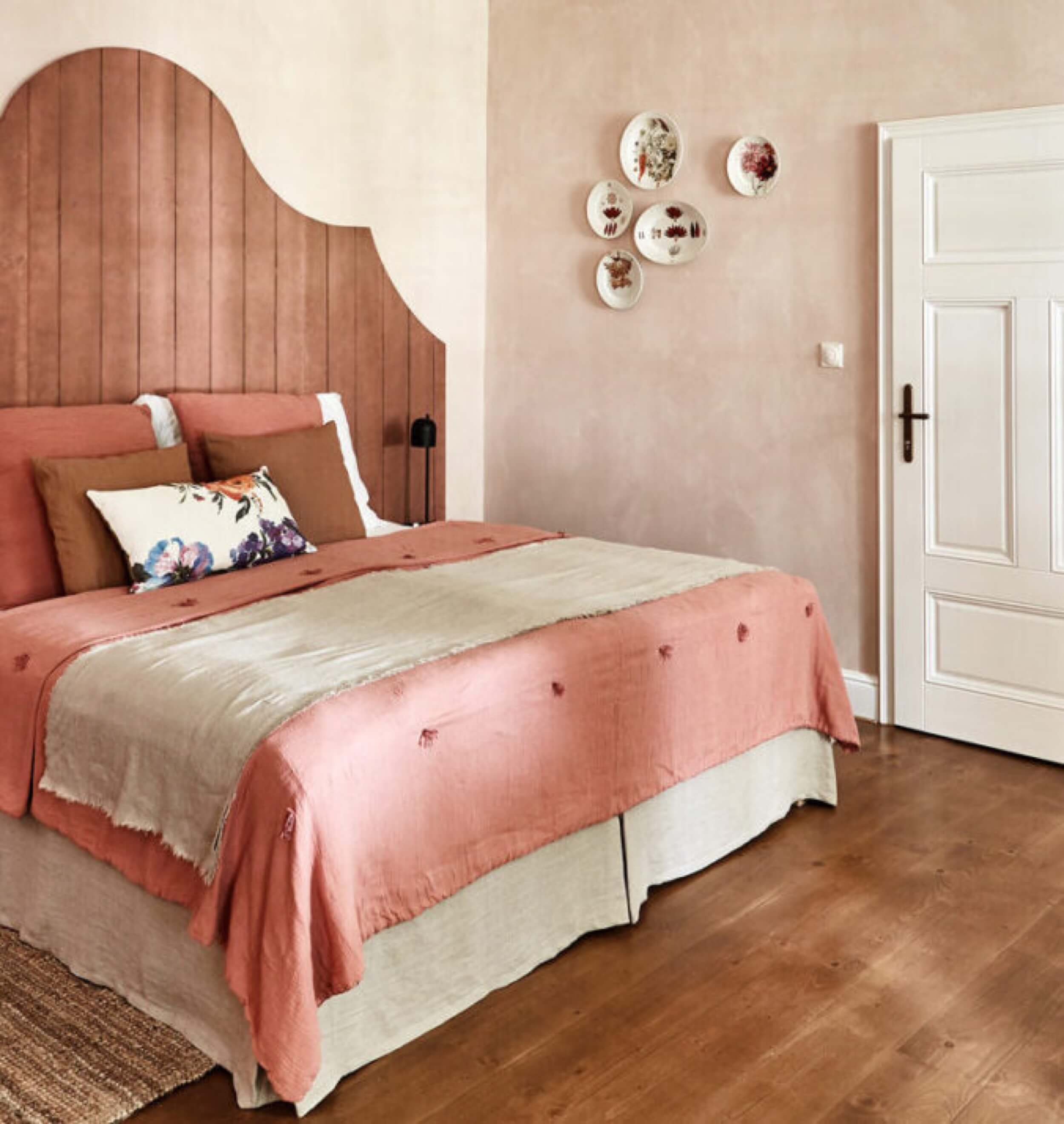 zdar-nad-sazavou-castle-pink-bed