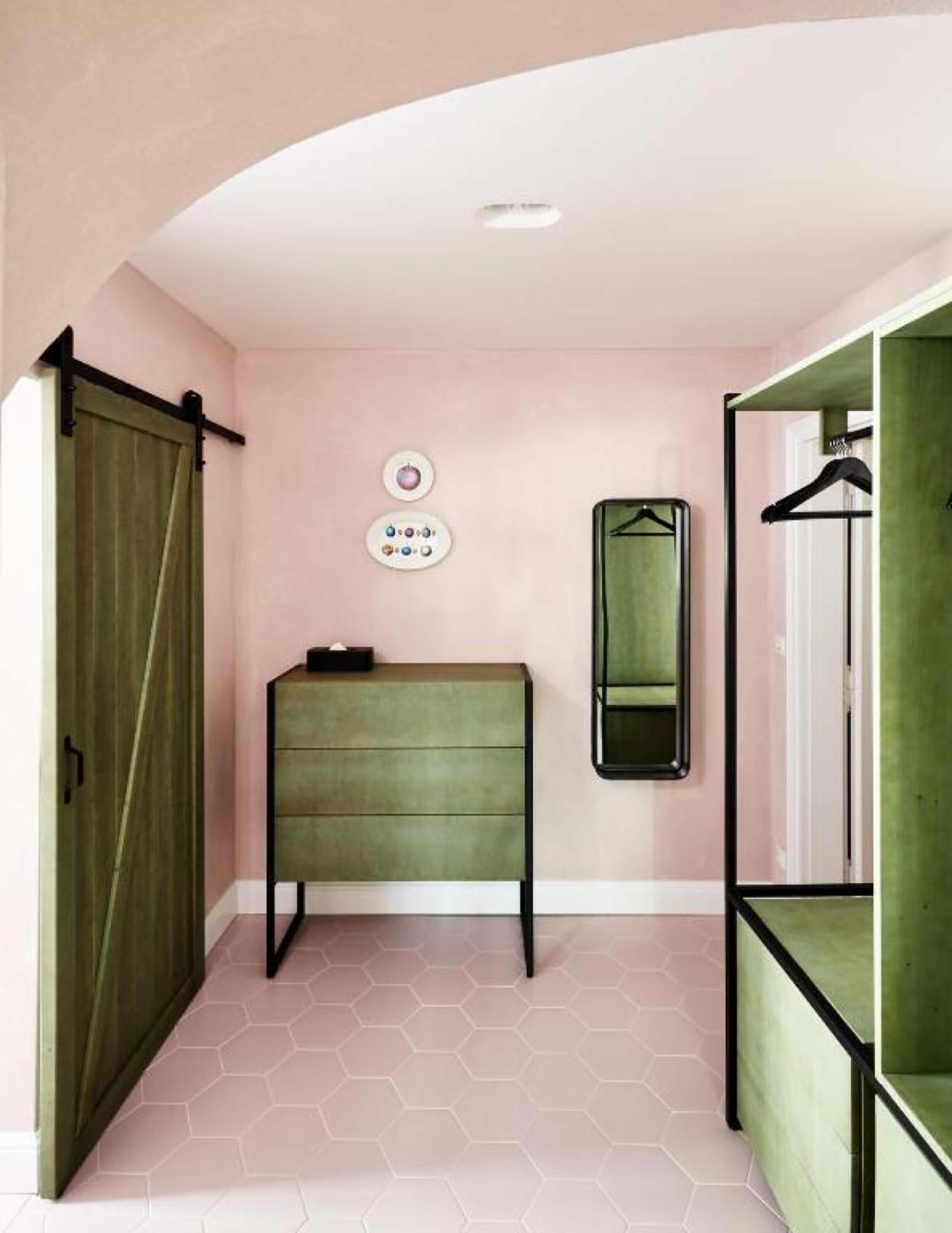 zdar-nad-sazavou-castle-pink-green-bathroom